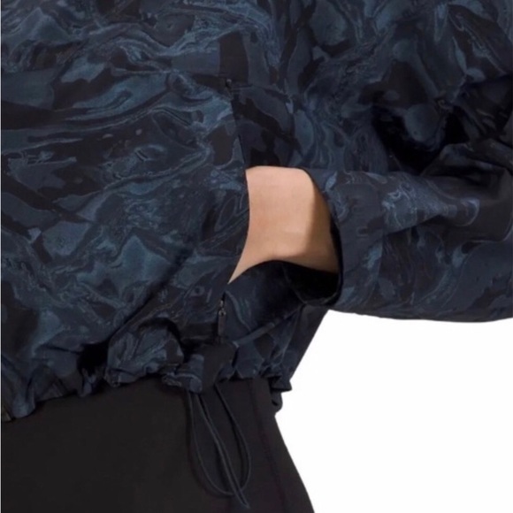 Lululemon NWOT Women's Cropped Jacket rare waterproof fabric builtin ventilation - Picture 5 of 9